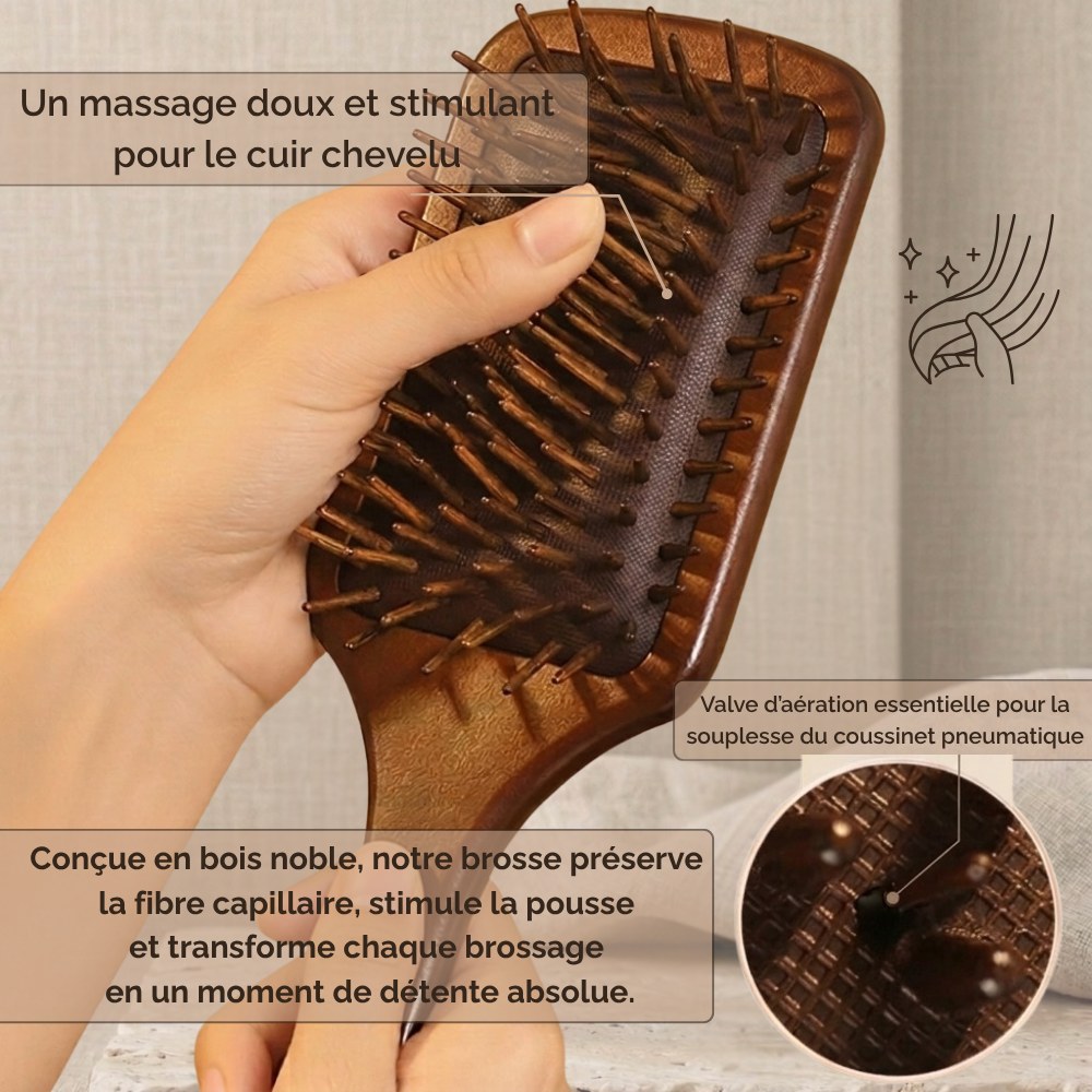 Brossage doux et massage du cuir chevelu avec la brosse en bois de santal